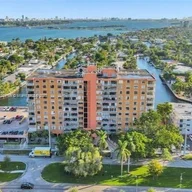 Apartamento a la venta en 2450 NE 135th St # 506, North Miami FL 33181