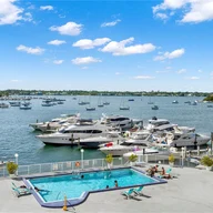 Apartamento a la venta en 7904 West Dr # 407, North Bay Village FL 33141