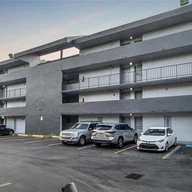 Apartamento a la venta en 210 Fontainebleau Blvd # 203, Miami FL 33172