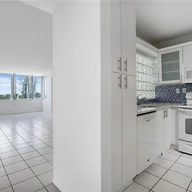 Apartamento a la venta en 8233 Harding Ave # 502, Miami Beach FL 33141