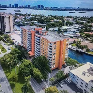 Apartamento a la venta en 2450 NE 135th St # 1010, North Miami FL 33181