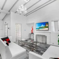 Casa a la venta en 910 NE 81st St, Miami FL 33138