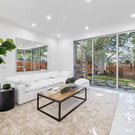 Casa a la venta en 1010 SW 22nd st # 1, Miami FL 33129