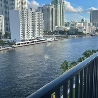 Apartamento a la venta en 1000 Parkview Dr # 920, Hallandale Beach FL 33009