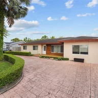 Casa a la venta en 4882 SW 140th Ave, Miami FL 33175