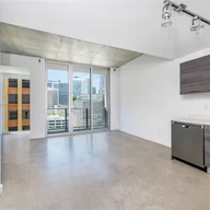 Apartamento a la renta en 151 SE 1st St # 909, Miami FL 33131