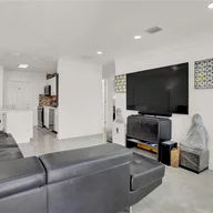 Apartamento a la renta en 608 NW 4th Ave # B, Hallandale Beach FL 33009