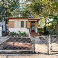 Casa a la venta en 75 NE 70th St, Miami FL 33138
