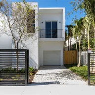 Casa a la venta en 3164 Plaza St, Miami FL 33133