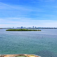 Apartamento a la venta en 1800 NE 114th St # 1006, Miami FL 33181