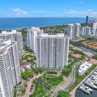 Apartamento a la venta en 21055 Yacht Club Dr # 3103, Aventura FL 33180