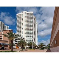 Apartamento a la venta en 1745 E Hallandale Beach Blvd # 307W, Hallandale Beach FL 33009