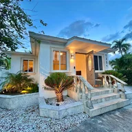 Casa a la venta en 1351 Harrison St, Hollywood FL 33019