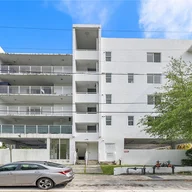 Apartamento a la venta en 498 SW 2nd St # 2D, Miami FL 33130