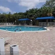Apartamento a la venta en 4400 Hillcrest Dr # 215B, Hollywood FL 33021
