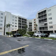 Apartamento a la venta en 2821 N Miami Beach Blvd # 5J, North Miami Beach FL 33160