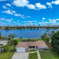 Casa a la venta en 19015 NE 18th Ave, Miami FL 33179