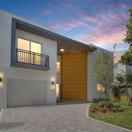 Casa a la venta en 2015 SW 13th St, Miami FL 33145