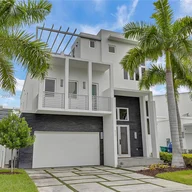 Casa a la venta en 8237 NW 33rd Ter, Doral FL 33122