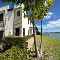 Casa a la venta en 20645 NE 2nd Ct, Miami FL 33179