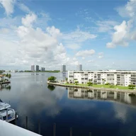 Apartamento a la venta en 1000 W Island Blvd # 610, Aventura FL 33160