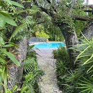 Casa a la venta en 8420 SW 70th St, Miami FL 33143