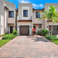 Casa a la venta en 756 NE 208th Ln, Miami FL 33179