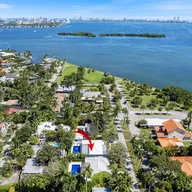 Casa a la venta en 899 NE 71st St, Miami FL 33138