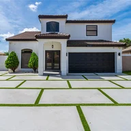 Casa a la venta en 8220 NW 199th Ter, Hialeah FL 33015