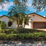 Casa a la venta en 8240 NW 163rd St, Miami Lakes FL 33016
