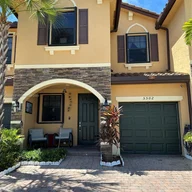 Casa a la venta en 5502 NW 27th St, Margate FL 33063