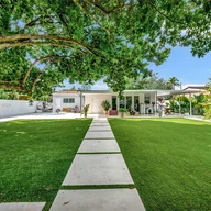 Casa a la venta en 1617 NE 157th Ter, North Miami Beach FL 33162