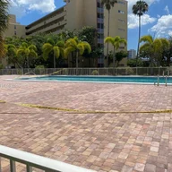 Apartamento a la venta en 1750 NE 191st St # 2, Miami FL 33179