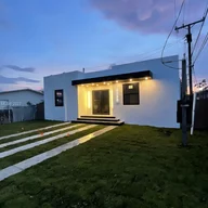 Casa a la venta en 1010 W 1st Ave, Hialeah FL 33010