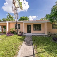 Casa a la venta en 845 NE 180th St, Miami FL 33162