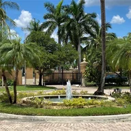 Apartamento a la venta en 7950 N Nob Hill Rd # 104, Tamarac FL 33321