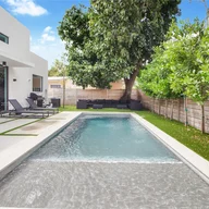 Casa a la venta en 277 NW 43rd St, Miami FL 33127