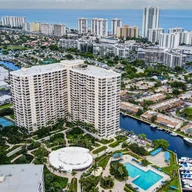 Apartamento a la venta en 2500 Parkview Dr # 820, Hallandale Beach FL 33009