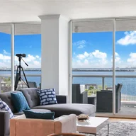 Apartamento a la venta en 10 Venetian Way # 902, Miami Beach FL 33139