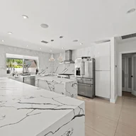 Casa a la venta en 2120 NE 208th St, Miami FL 33179