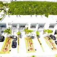 Casa a la venta en 2453 NE 135th St # 2453, North Miami FL 33181