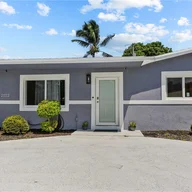 Casa a la venta en 3825 NW 170th St, Miami Gardens FL 33055