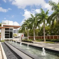 Casa a la venta en 3335 NW 82nd Ct, Doral FL 33122