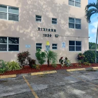Apartamento a la venta en 1830 Dixieanna St # 205, Hollywood FL 33020