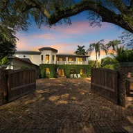 Casa a la venta en 4270 & 4254 Lennox Dr, Miami FL 33133