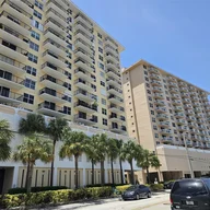 Apartamento a la venta en 427 Golden Isles Dr # 7E, Hallandale Beach FL 33009