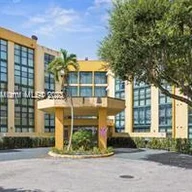 Apartamento a la venta en 11800 SW 18th St # 4, Miami FL 33175