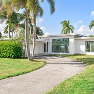 Casa a la venta en 1115 N Northlake Dr, Hollywood FL 33019