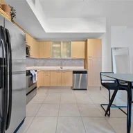 Apartamento a la venta en 1350 NW 8th Ct # 3, Miami FL 33136