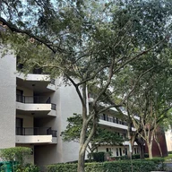 Apartamento a la venta en 10501 W Broward Blvd # 303, Plantation FL 33324